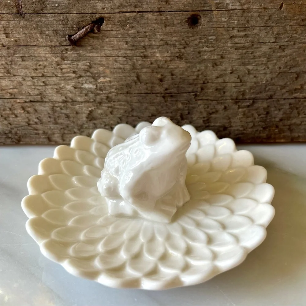 Jewelry/Trinket Dish•NWOT•Ceramic Frog on a Lilly Pad•Ivory•3.5” x 3.5” x 2”🌼
